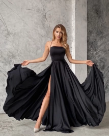 Черное длинное шелковое вечернее платье на шнуровке