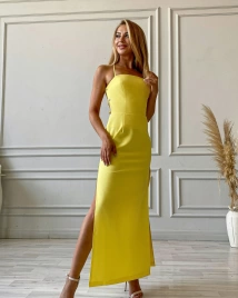 Длинное вечернее платье с разрезом солнечно-желтого цвета