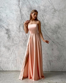 Летящее длинное шелковое вечернее платье с двумя разрезами персиковый цвет
