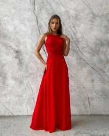 Длинное красное вечернее платье с кружевом и кристаллами
