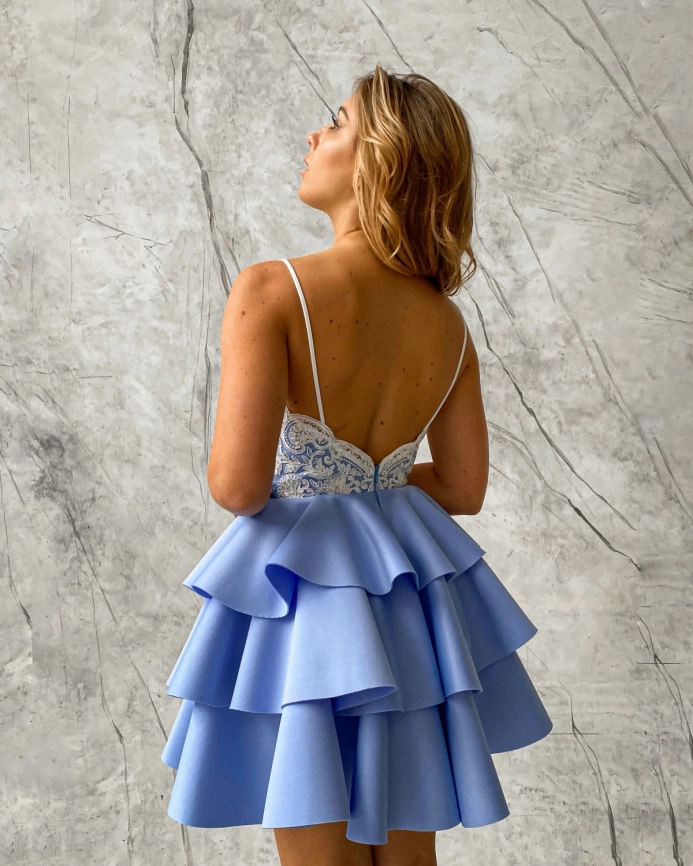 Короткое голубое платье с пышной юбкой фото 4