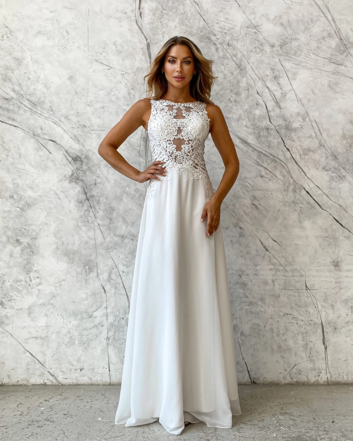  Длинное белое свадебное платье с кружевом и кристаллами фото 4