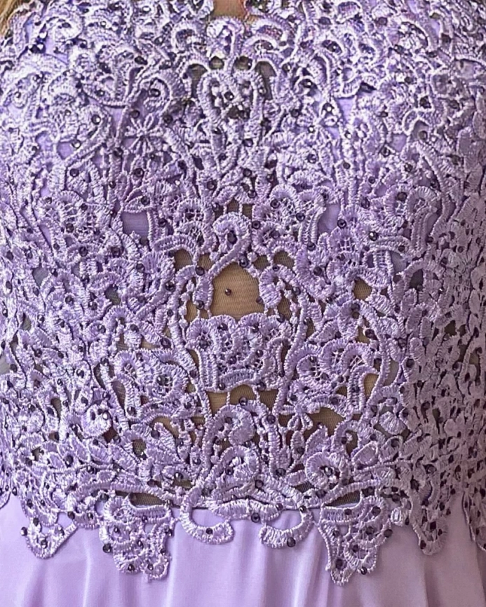 Длинное вечернее платье с кристаллами лавандового сиреневого цвета фото 4
