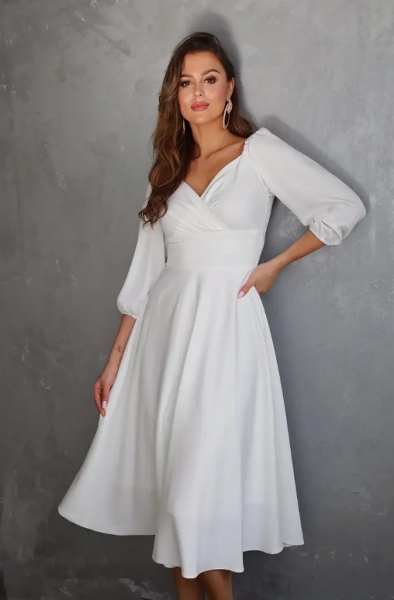 Белое платье миди с рукавами фото 1