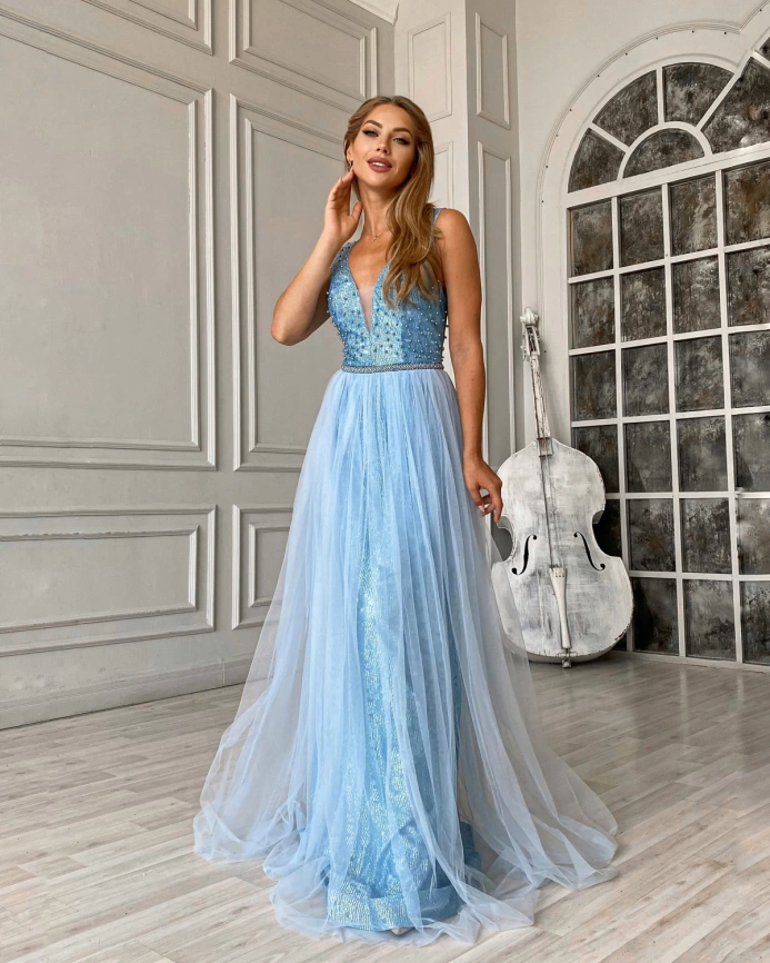 Длинное голубое вечернее платье с жемчужинами фото 4