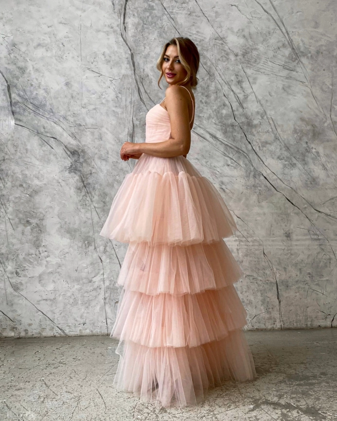 Фатиновое вечернее платье с пышной многоярусной юбкой персикового цвета фото 6