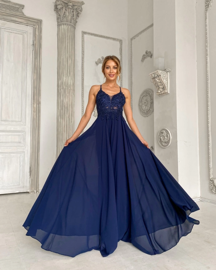 Темно-синее длинное вечернее бальное платье с кружевом и шифоновой юбкой фото 5