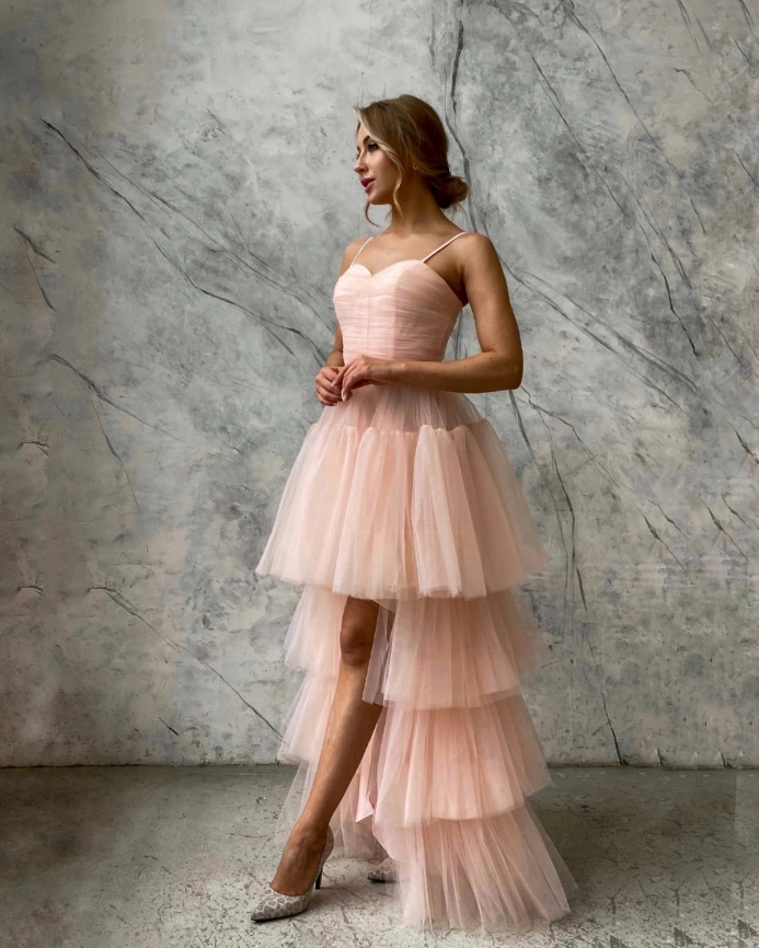Фатиновое вечернее платье с пышной многоярусной юбкой персикового цвета фото 7