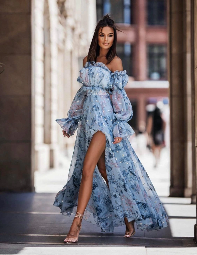 Летнее длинное шифоновое платье платье голубого цвета фото 1