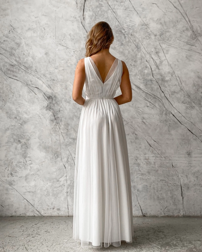 Длинное белое вечернее платье из фатина фото 5