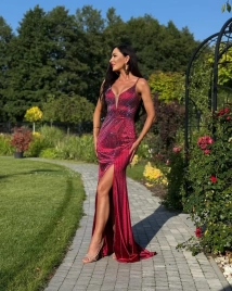 Красно-бордовое вечернее платье "рыбка" с вышивкой из блестящих нитей