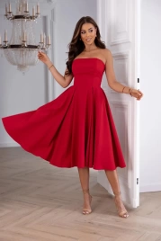Вечернее красное платье-бюстье с расклешенной юбкой миди