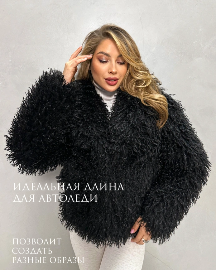 Короткий черный полушубок из экомеха под ламу фото 5