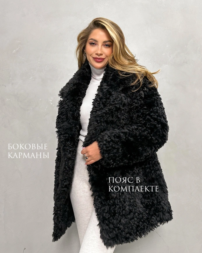 Короткая двубортная шуба из экомеха «тиградо» в черном цвете фото 3