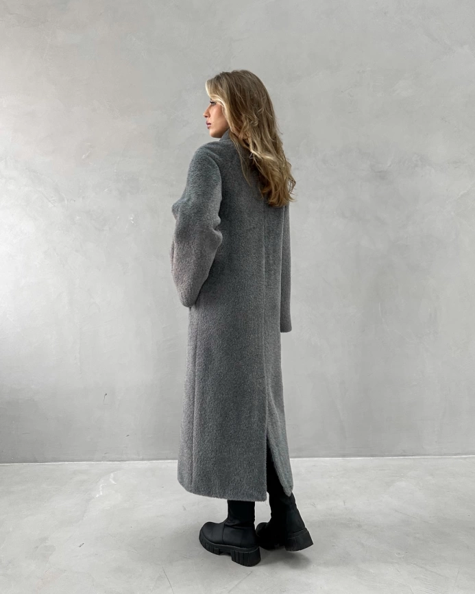 Длинное двубортное пальто из экомеха под норку темно-серое фото 12