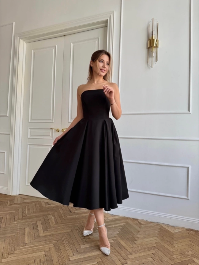 Вечернее черное платье-бюстье с пышной юбкой миди фото 1
