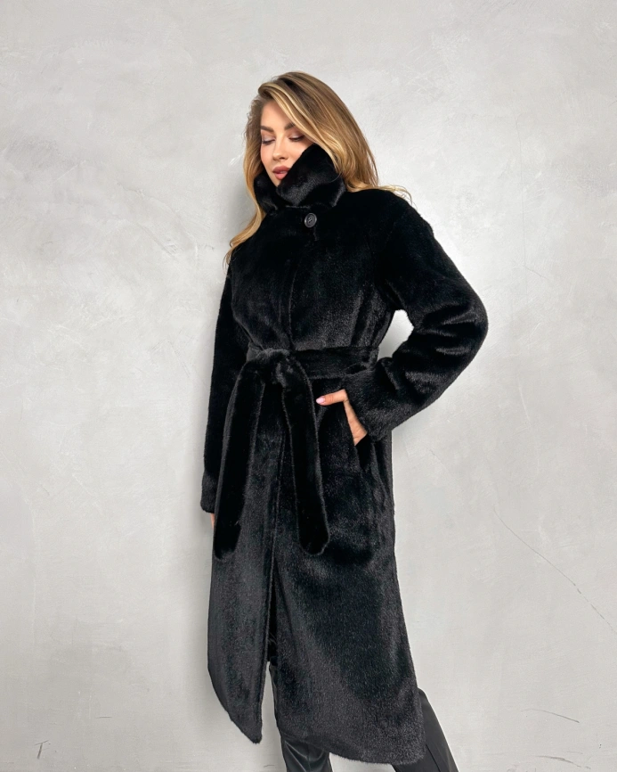 Полуприталенная длинная шуба из эко меха под черную норку фото 10