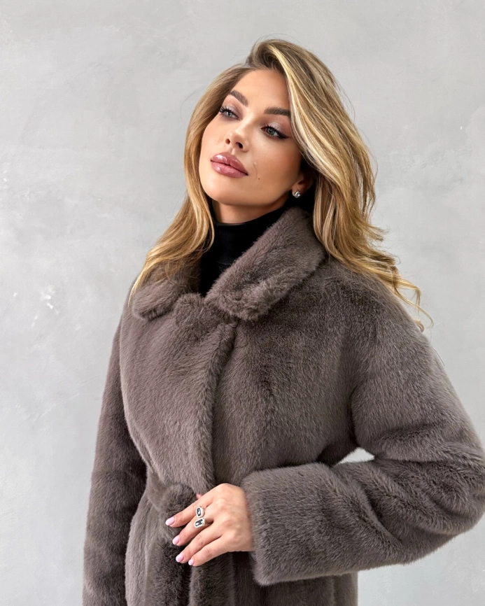 Длинная классическая шуба из эко меха под норку, цвета мили-капучино фото 3