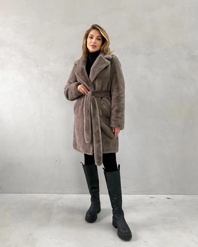 Шуба-миди из экомеха под норку в оттенке «мили-капучино» фото 3