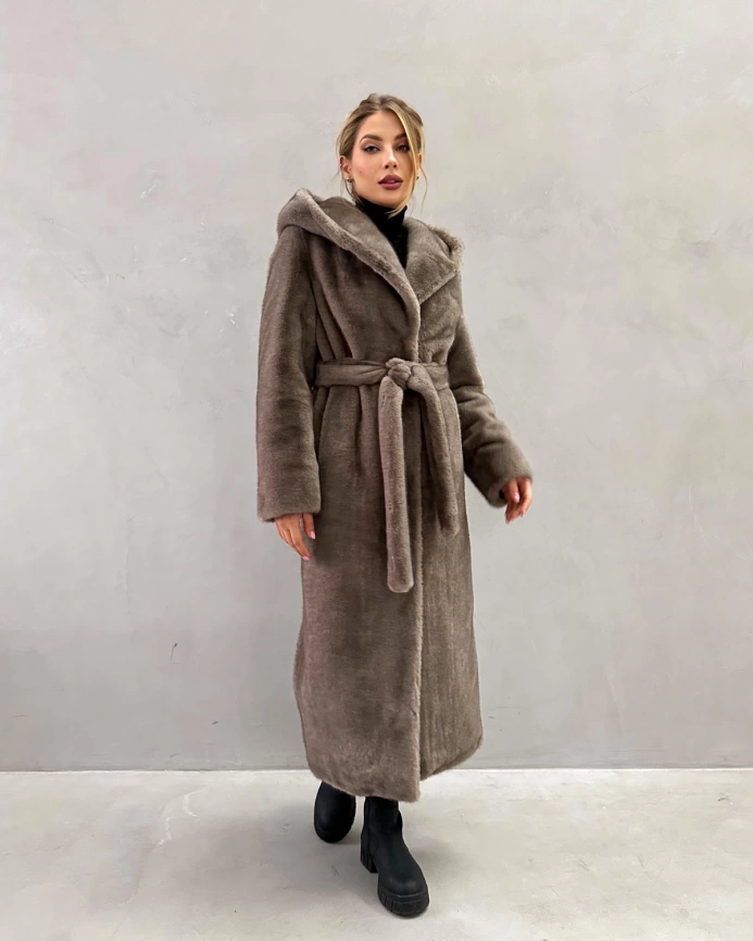 Длинная шуба с капюшоном из искусственного меха с фактурой норки в оттенке «мили-капучино» фото 4