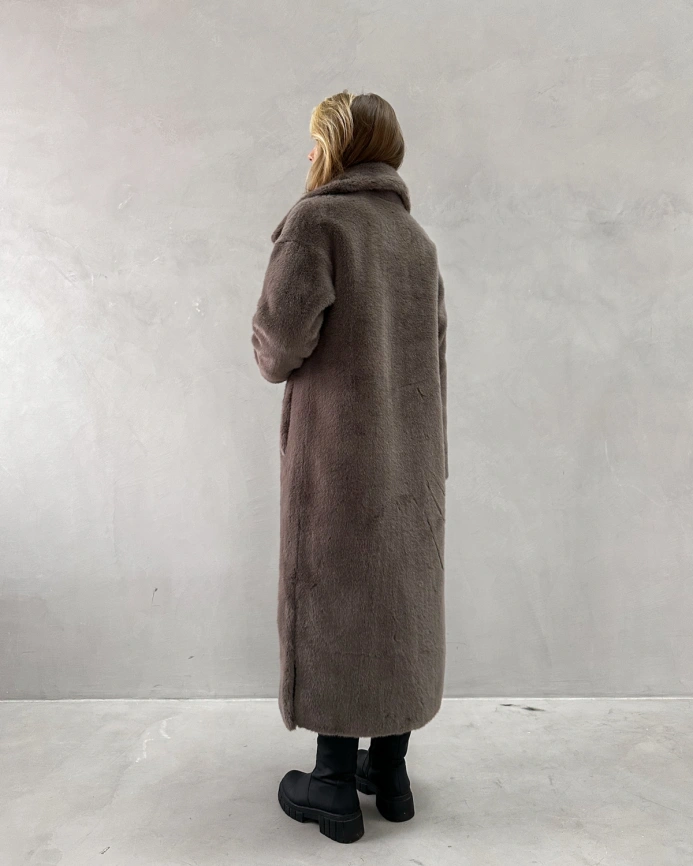 Длинная классическая шуба из эко меха под норку, цвета мили-капучино фото 9