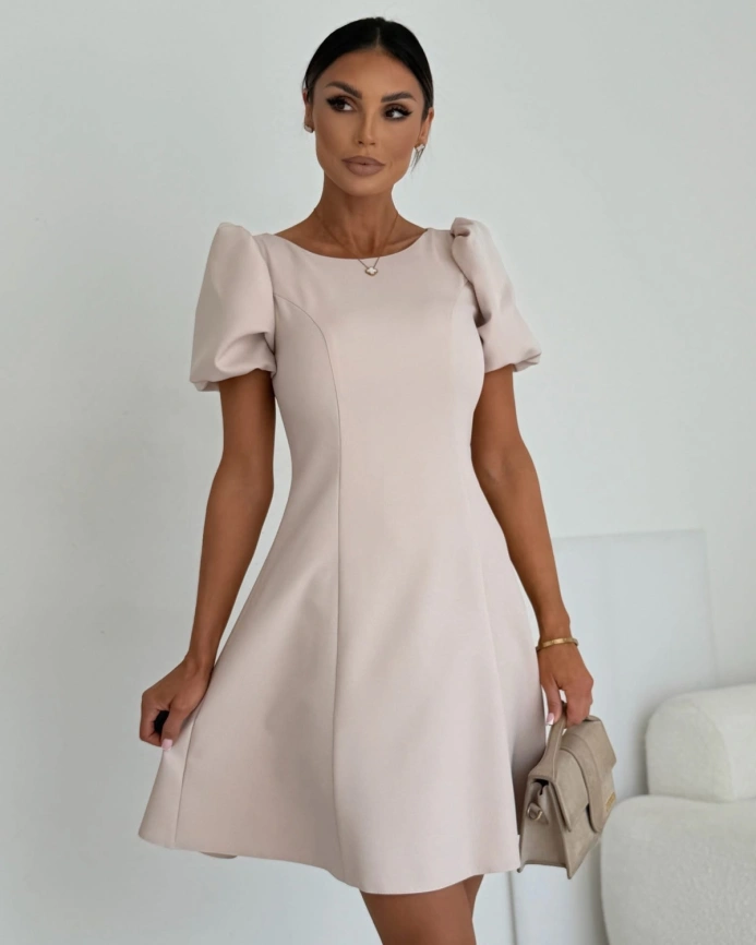 Короткое ванильно-бежевое платье А-силуэта с рукавами-воланами фото 4