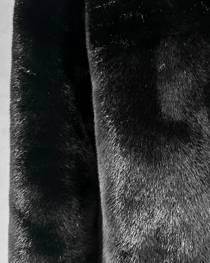 Длинная черная шуба из эко меха под норку фото 13