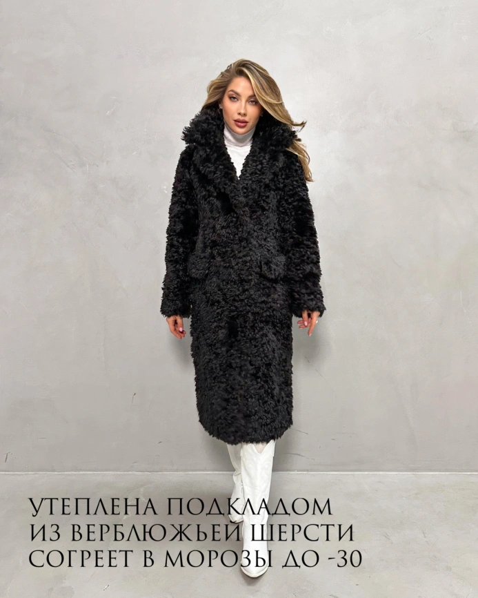 Длинная черная шуба-пальто из экомеха с кудрявой фактурой фото 2