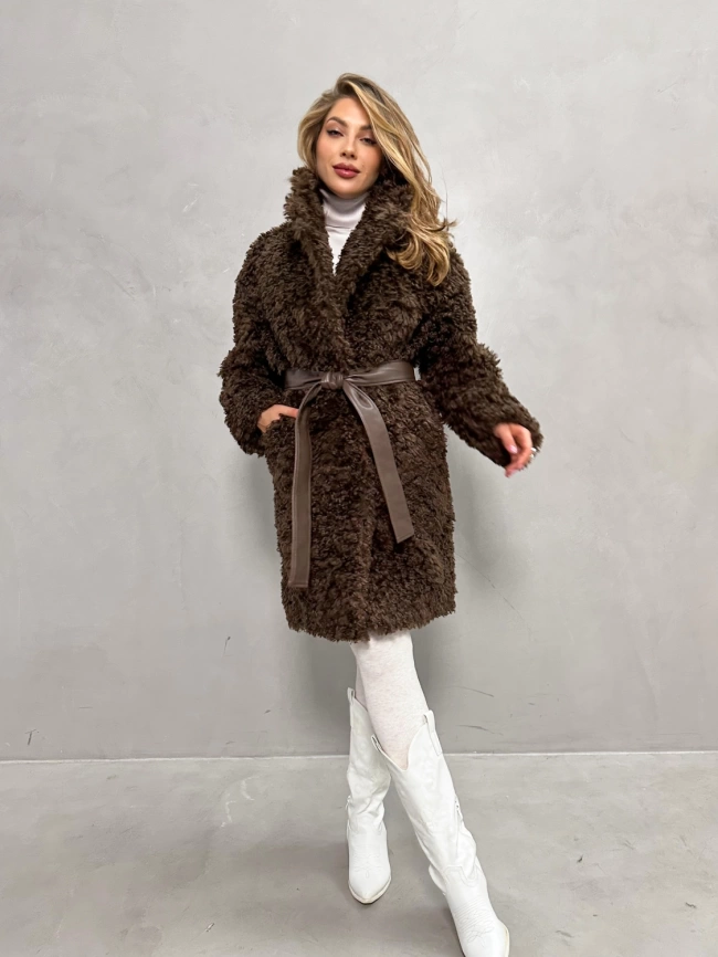 Шуба-миди из экомеха «тиградо» шоколадного цвета фото 5