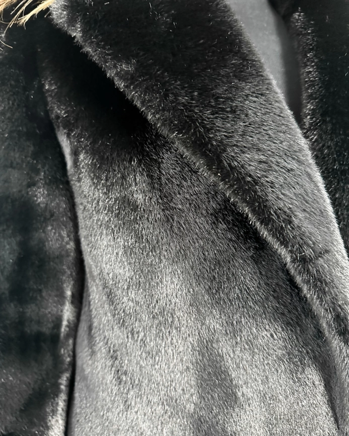 Черная шуба миди из экомеха под норку фото 12