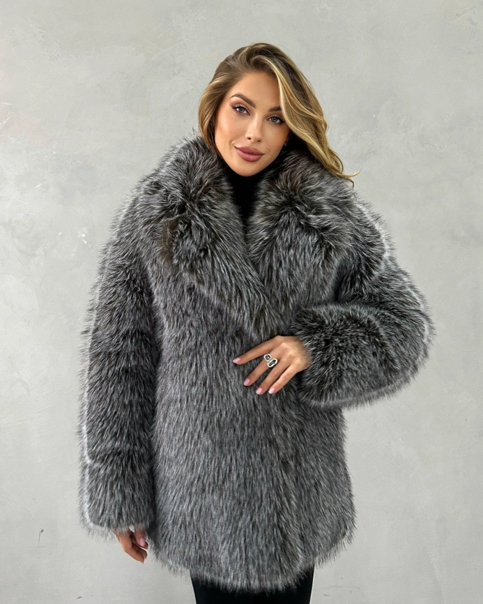 Короткая шуба из экомеха «чернобурка» с воротником фото 6