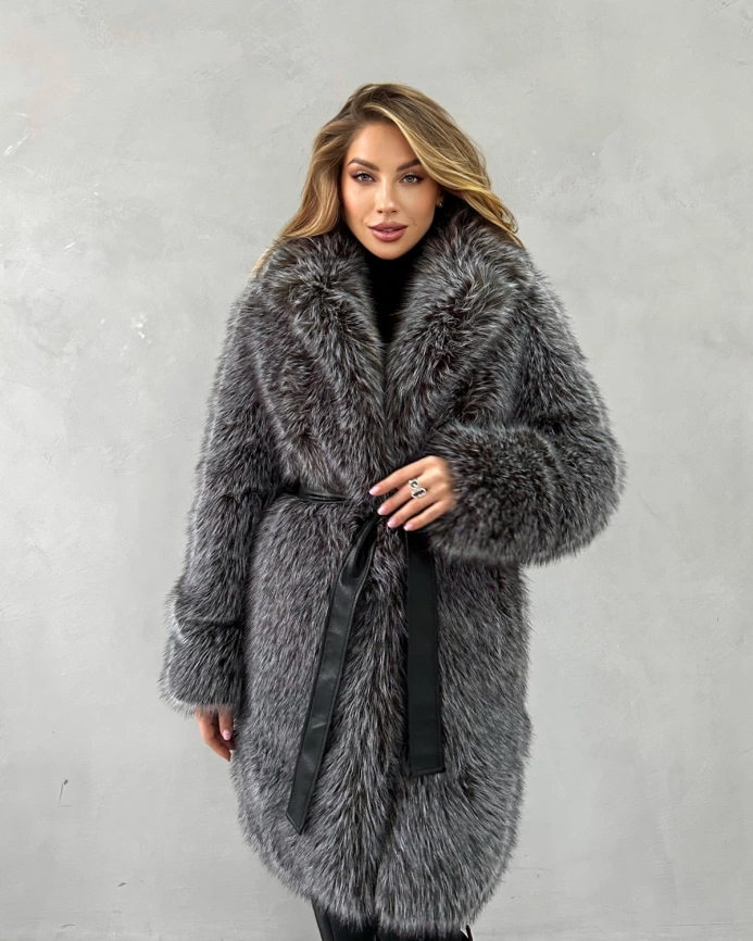Шуба-миди из эко меха с фактурой чернобурой лисы фото 1