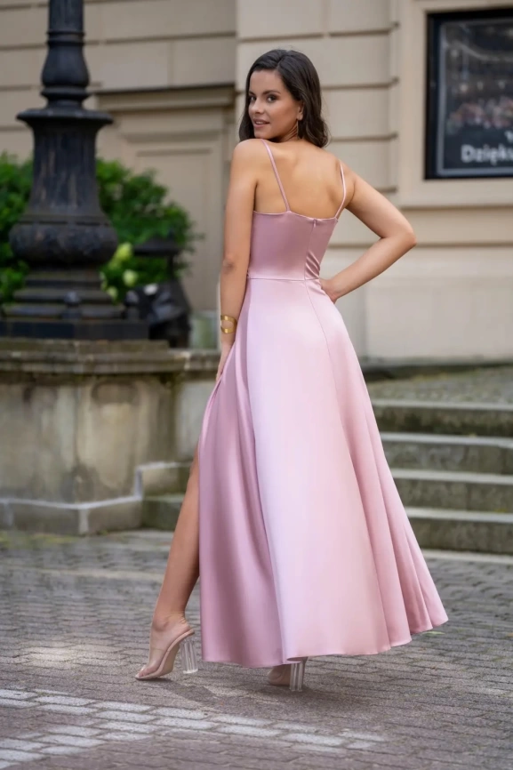 dlinnoe-atlasnoe-vechernee-plate-pudrovo-rozovogo-cveta-a-siluet-La-Divina-dress-2