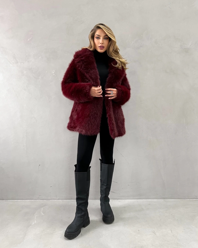 Короткая шуба из эко меха под соболя бордового цвета фото 10