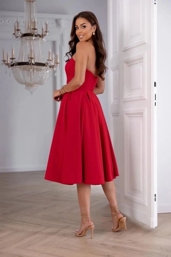 Вечернее красное платье-бюстье с расклешенной юбкой миди фото 3