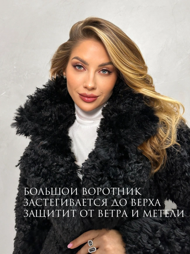 Короткая двубортная шуба из экомеха «тиградо» в черном цвете фото 4