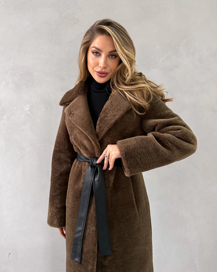 Длинная коричневая шуба из экомеха под мутон фото 5