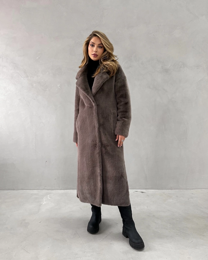 Длинная классическая шуба из эко меха под норку, цвета мили-капучино фото 5