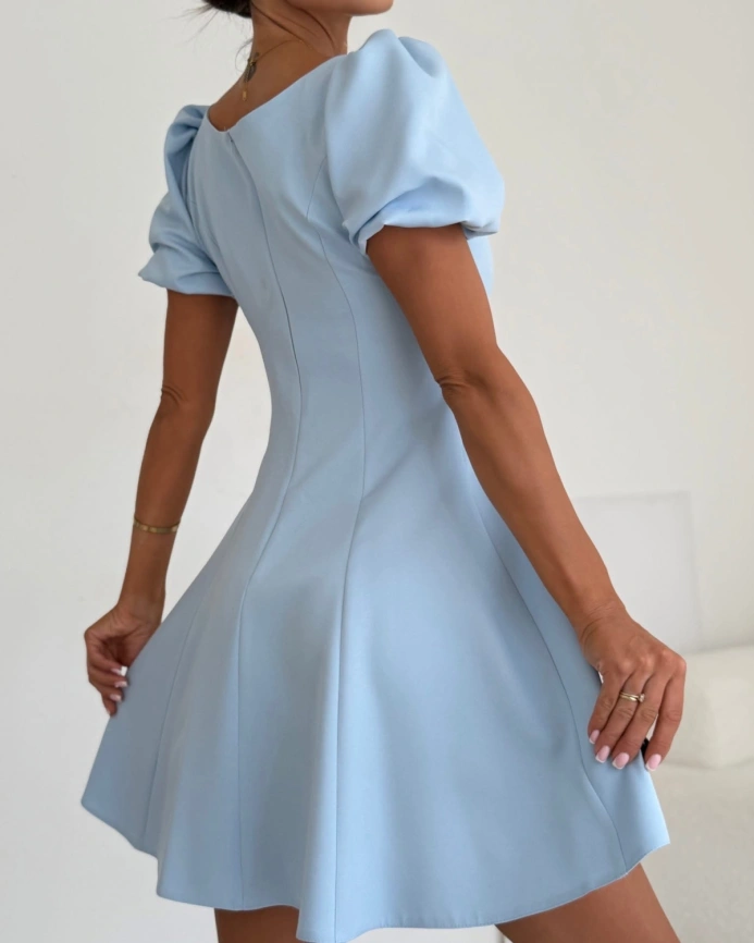 Короткое голубое платье А-силуэта с рукавами-воланами фото 3