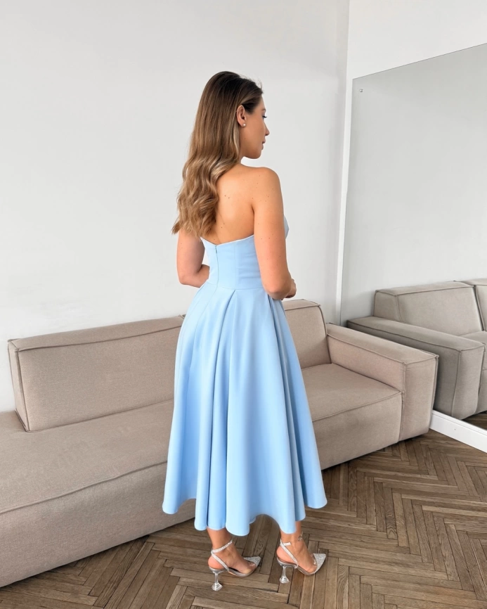vechernee-goluboe-plate-byuste-s-raskleshennoy-yubkoy-midi-La-Divina-dress-8