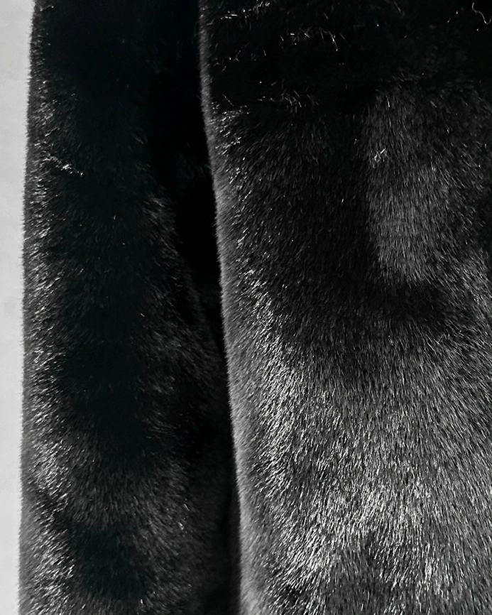 Длинная черная шуба из эко меха под норку фото 11