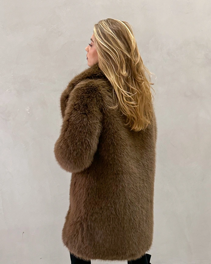 Шуба-миди из экомеха под соболя классическая фото 11