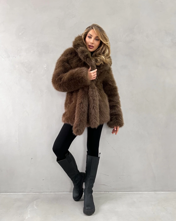 Короткая шуба из экомеха под соболя каштанового цвета фото 2
