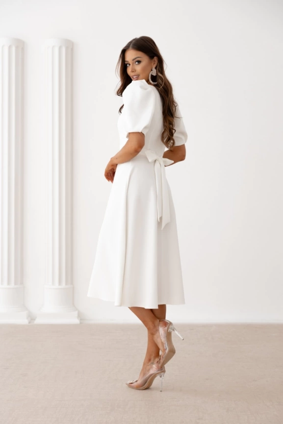 Белое платье миди с V-образным декольте и рукавами-воланами фото 2