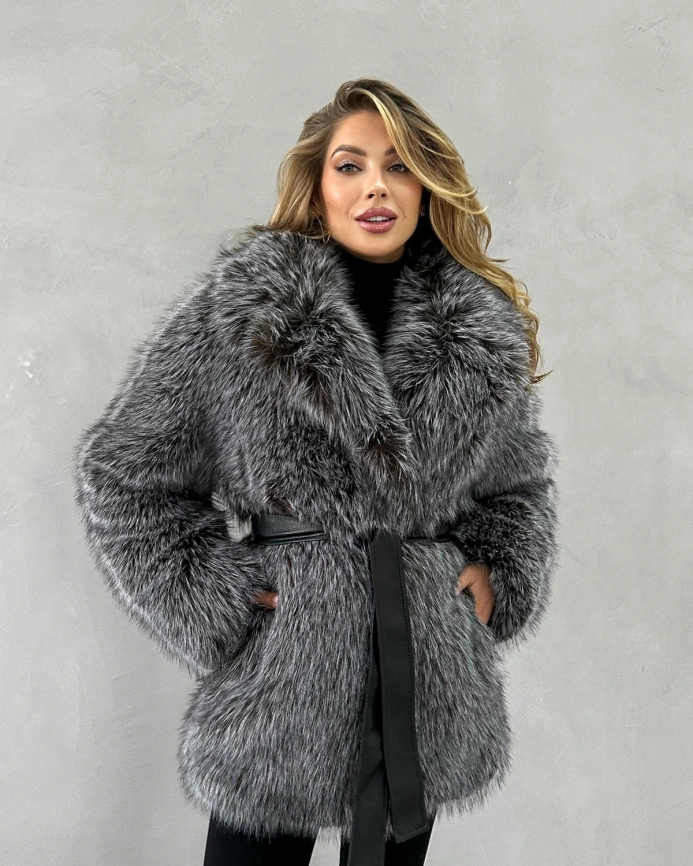 Короткая шуба из экомеха «чернобурка» с воротником фото 9