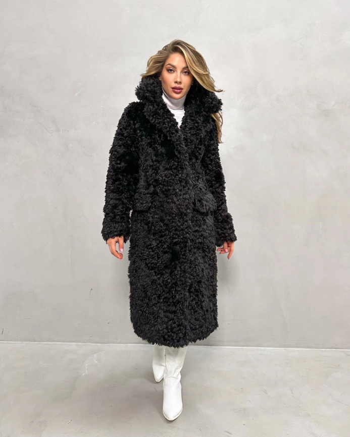 Длинная черная шуба-пальто из экомеха с кудрявой фактурой фото 1