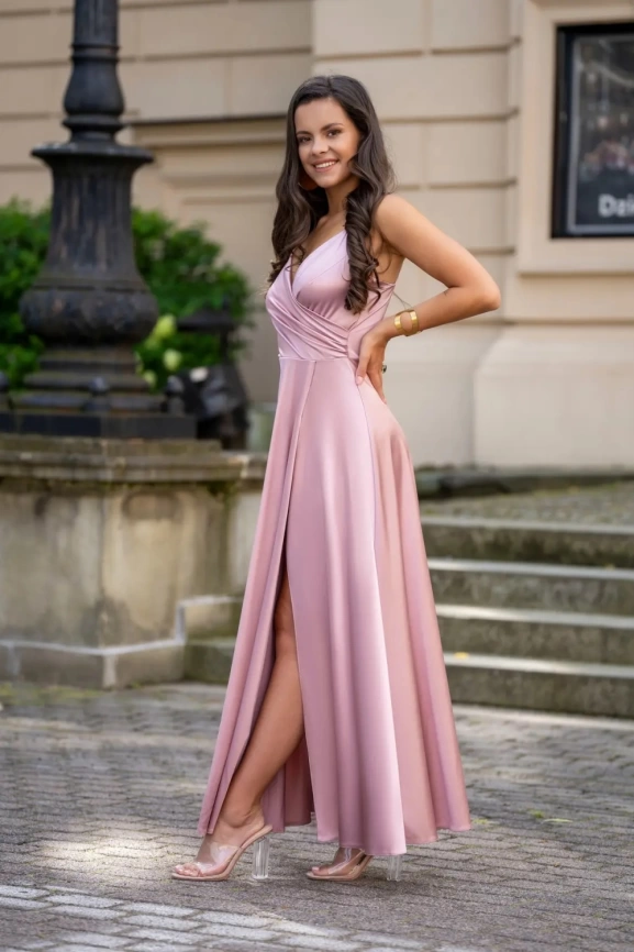 dlinnoe-atlasnoe-vechernee-plate-pudrovo-rozovogo-cveta-a-siluet-La-Divina-dress