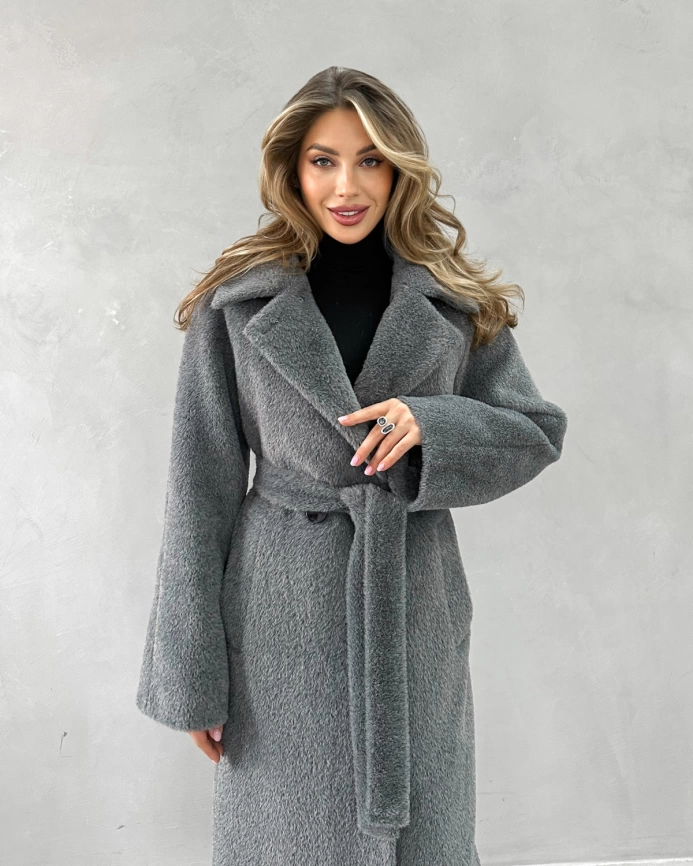 Длинное двубортное пальто из экомеха под норку темно-серое фото 10