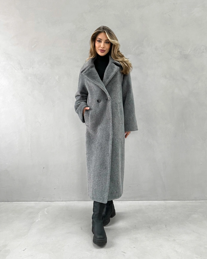 Длинное двубортное пальто из экомеха под норку темно-серое фото 5
