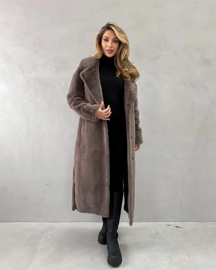 Длинная классическая шуба из эко меха под норку, цвета мили-капучино фото 6